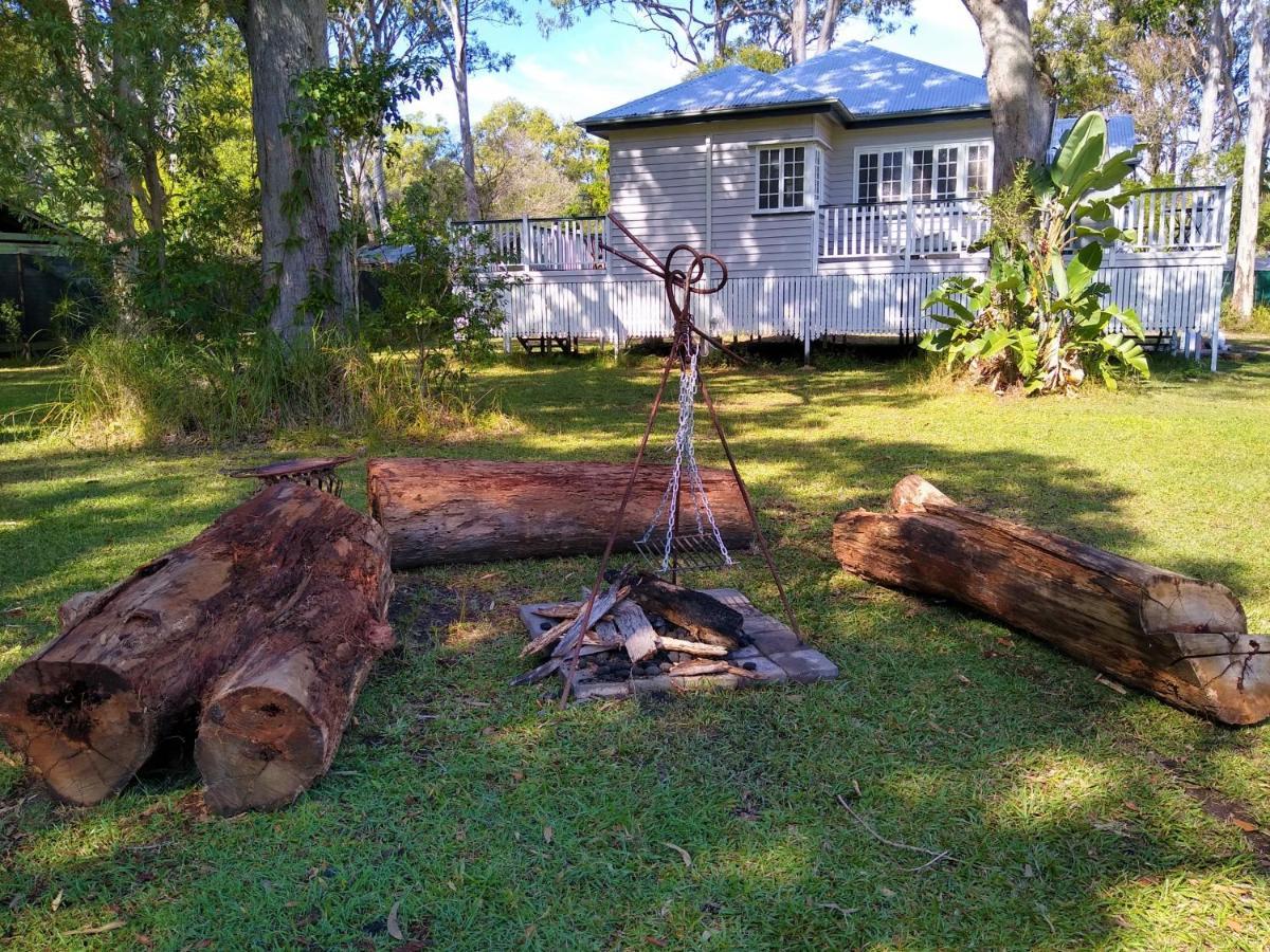 פרגיאן ביץ' Lake Weyba Noosa Lodge & Kangaroos מראה חיצוני תמונה
